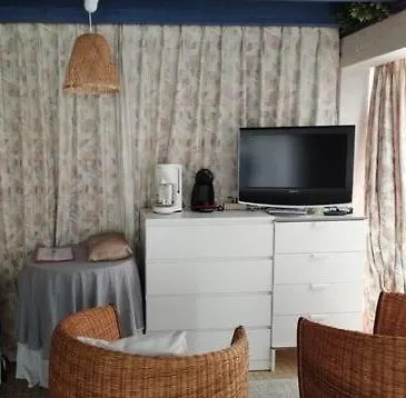 Duplex Rez-de-jardin 300m De Port, Commerces,