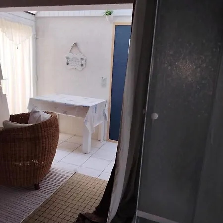 Duplex Rez-de-jardin 300m De Port, Commerces, شقة